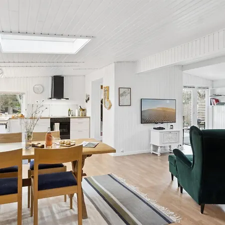 Herminia - 800m From The Sea By Interhome *